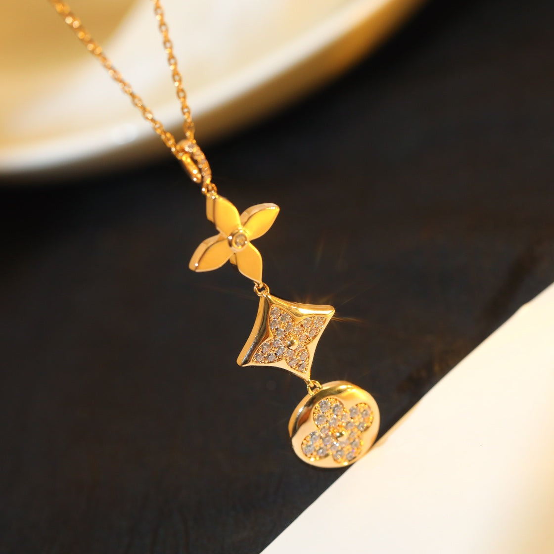 [Elitejewels]スターとサン ダイヤモンド ピンクゴールドネックレス