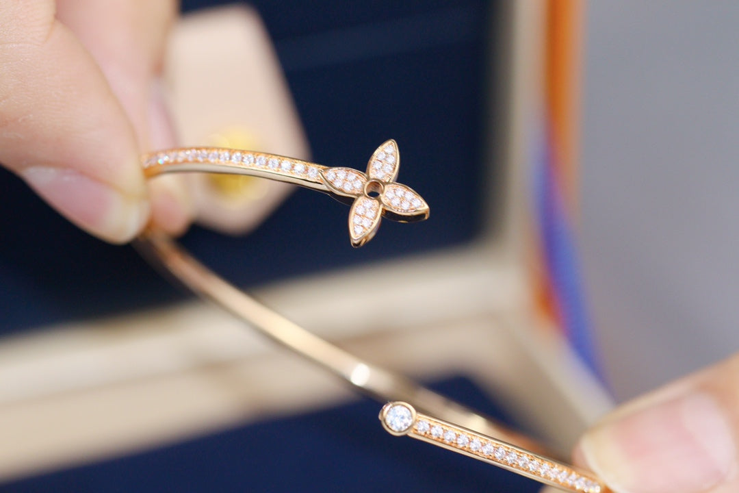 [Elitejewels]IDYLLE ピンクゴールド オープンブレスレット ダイヤモンドパヴェ