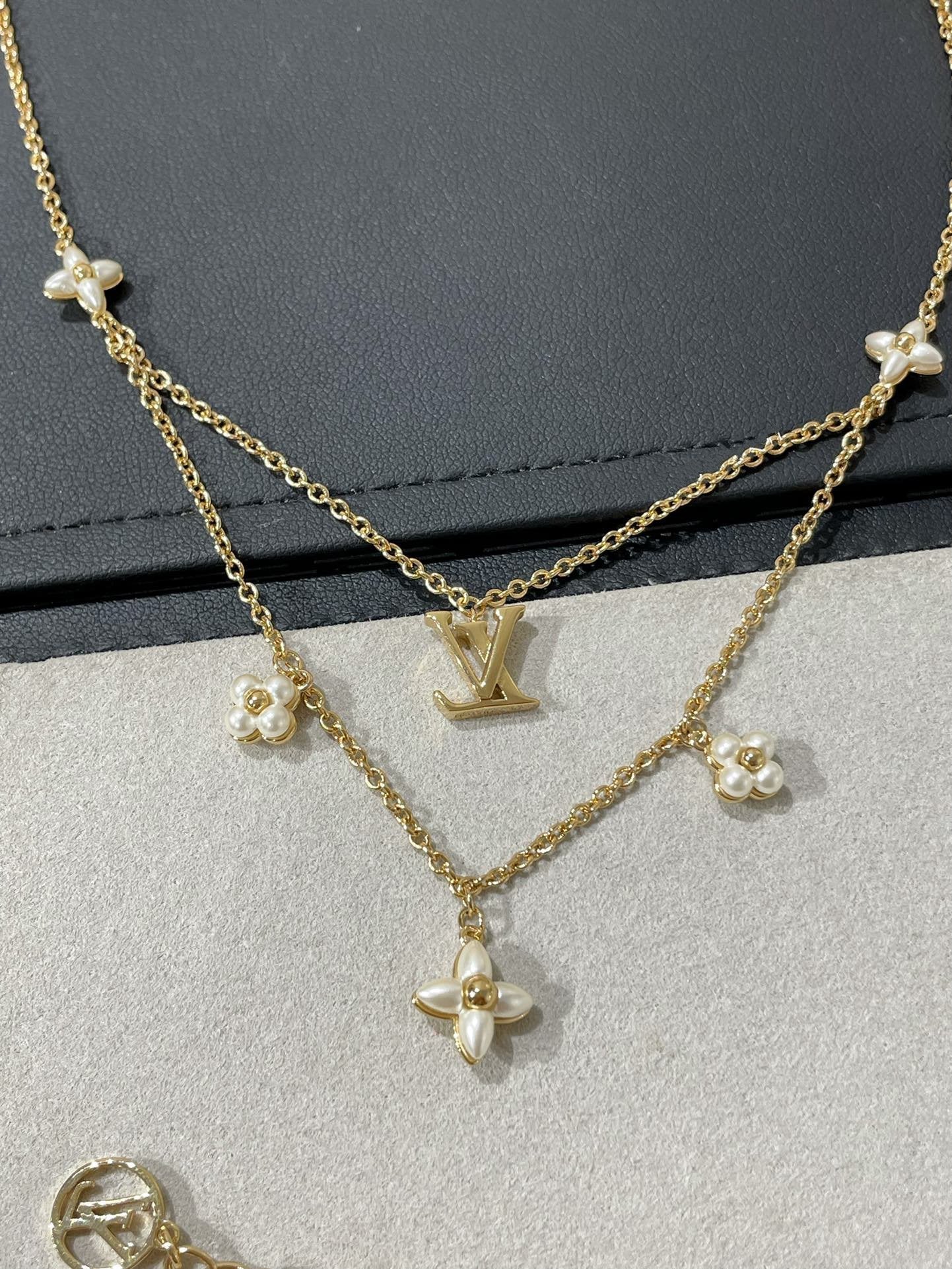[Elitejewels]フラワーグラム ゴールド モップ ダブルロウ ネックレス