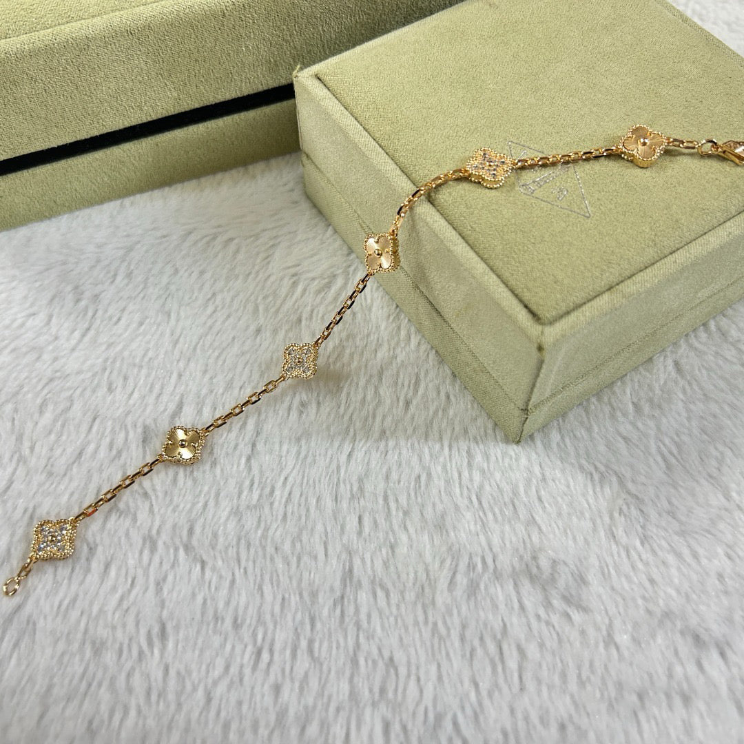 [Elitejewels]CLOVER 6 MOTIF DIAMOND LASER BRACELET