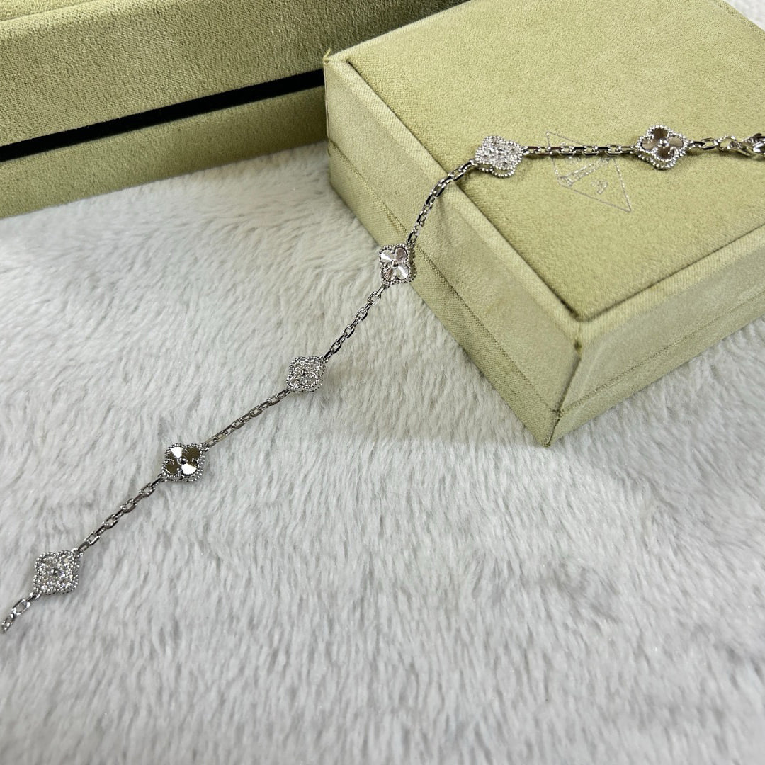 [Elitejewels]CLOVER 6 MOTIF DIAMOND LASER BRACELET
