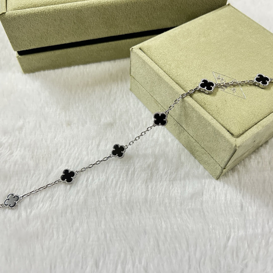 [Elitejewels]CLOVER 6 MOTIF  ONYXS BRACELET