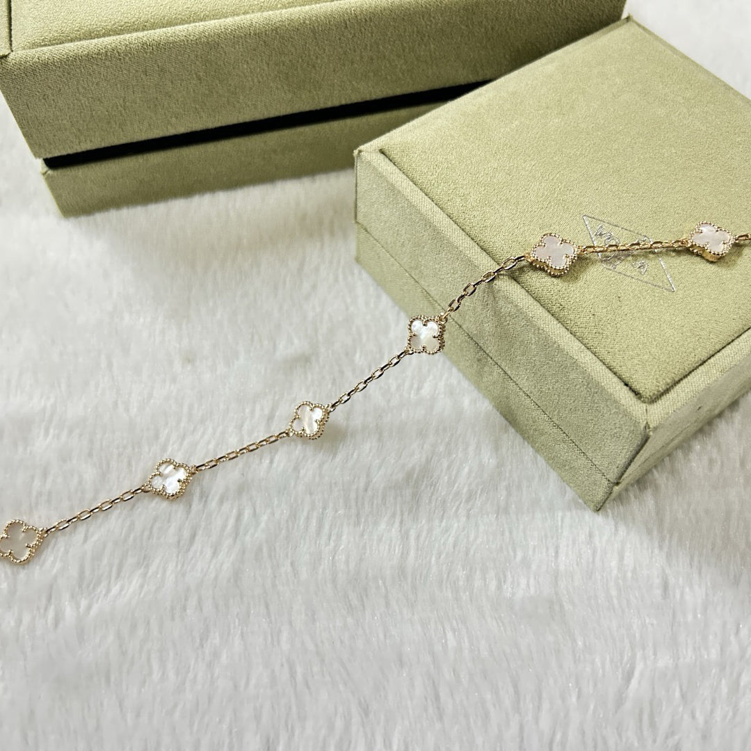 [Elitejewels]CLOVER 6 MOTIF WHITE MOP BRACELET
