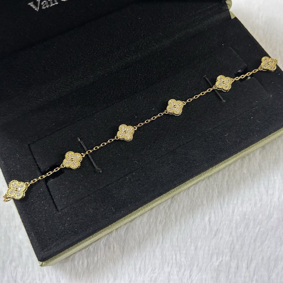 [Elitejewels]CLOVER 6 MOTIF DIAMOND BRACELET