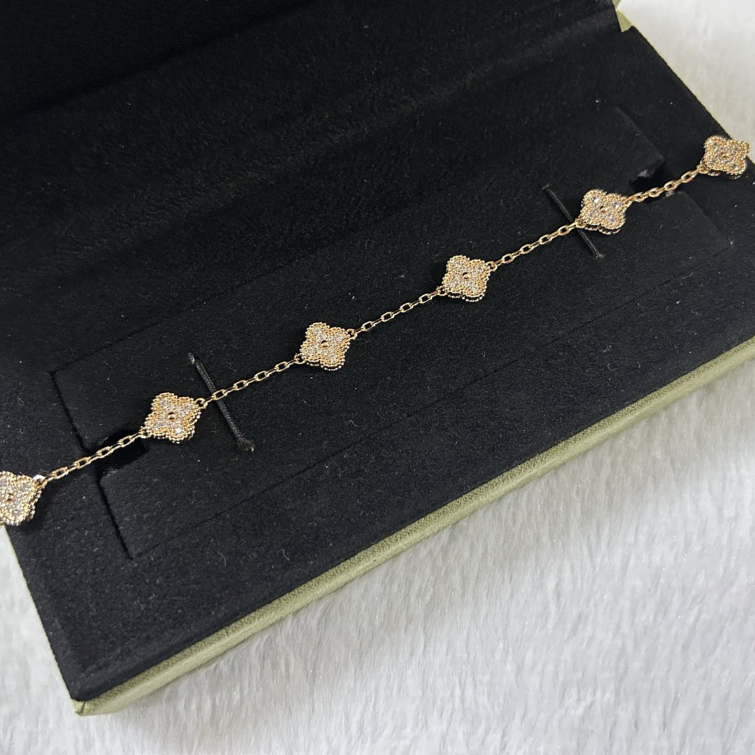 [Elitejewels]CLOVER 6 MOTIF DIAMOND BRACELET