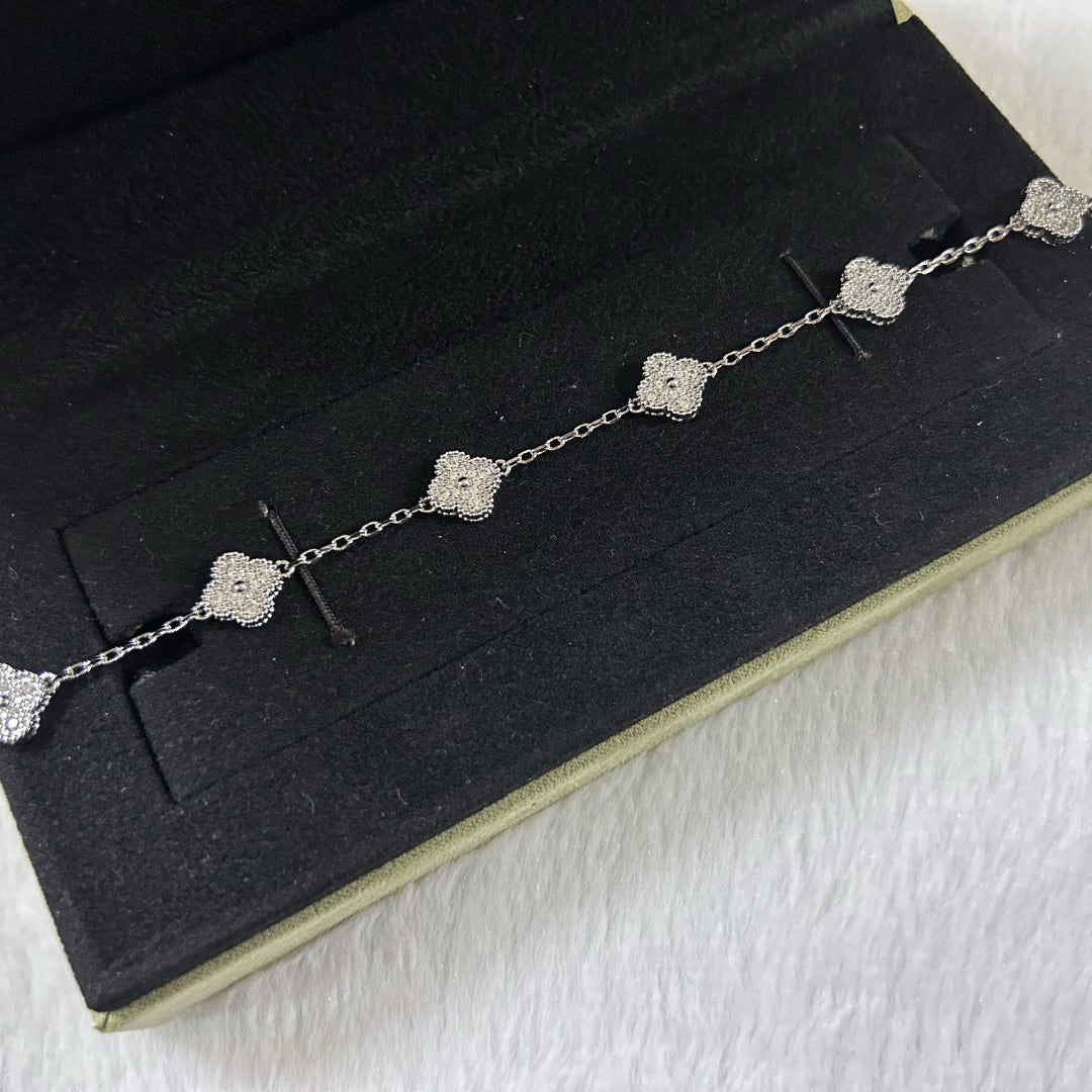 [Elitejewels]CLOVER 6 MOTIF DIAMOND BRACELET