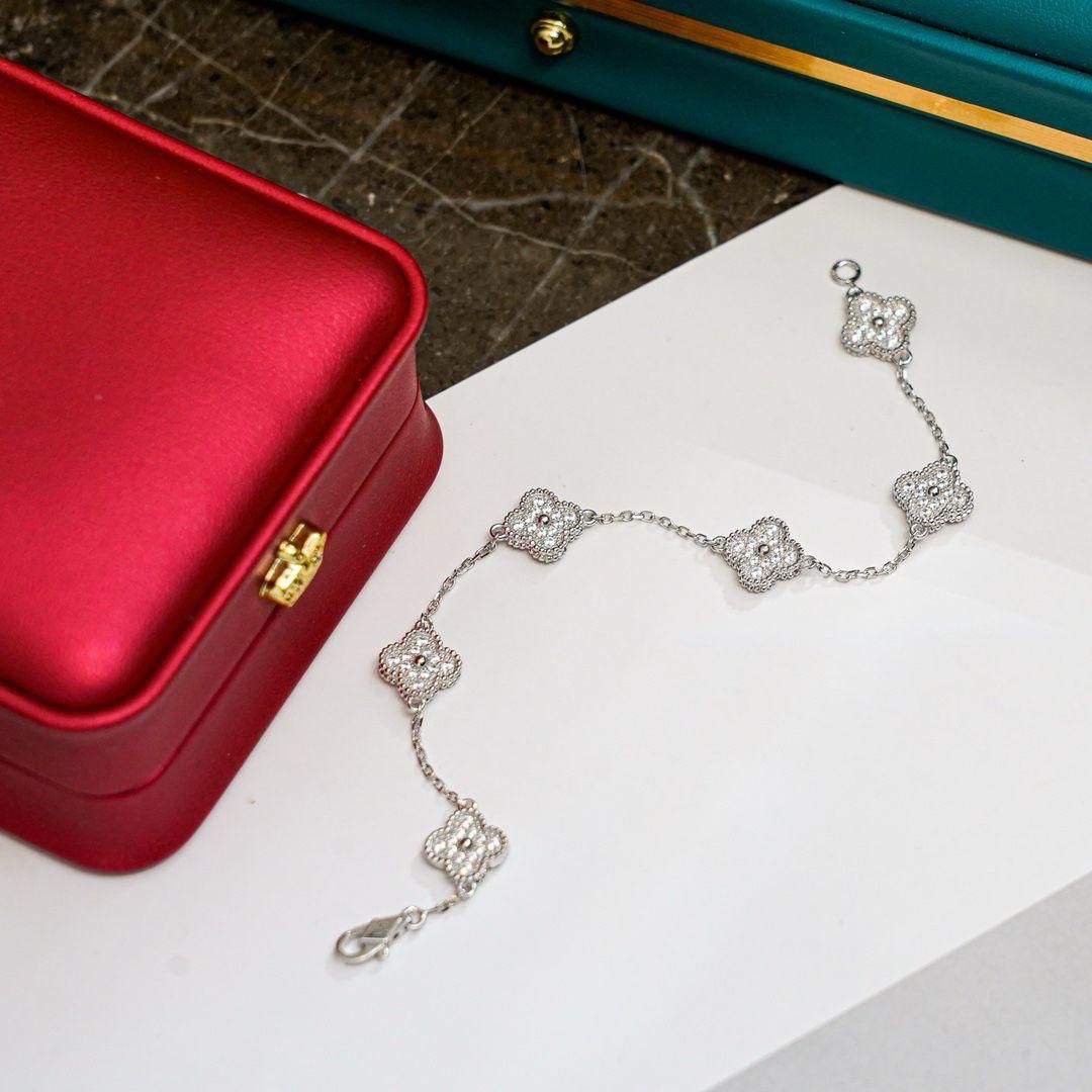[Elitejewels]CLOVER 6 MOTIF DIAMOND BRACELET