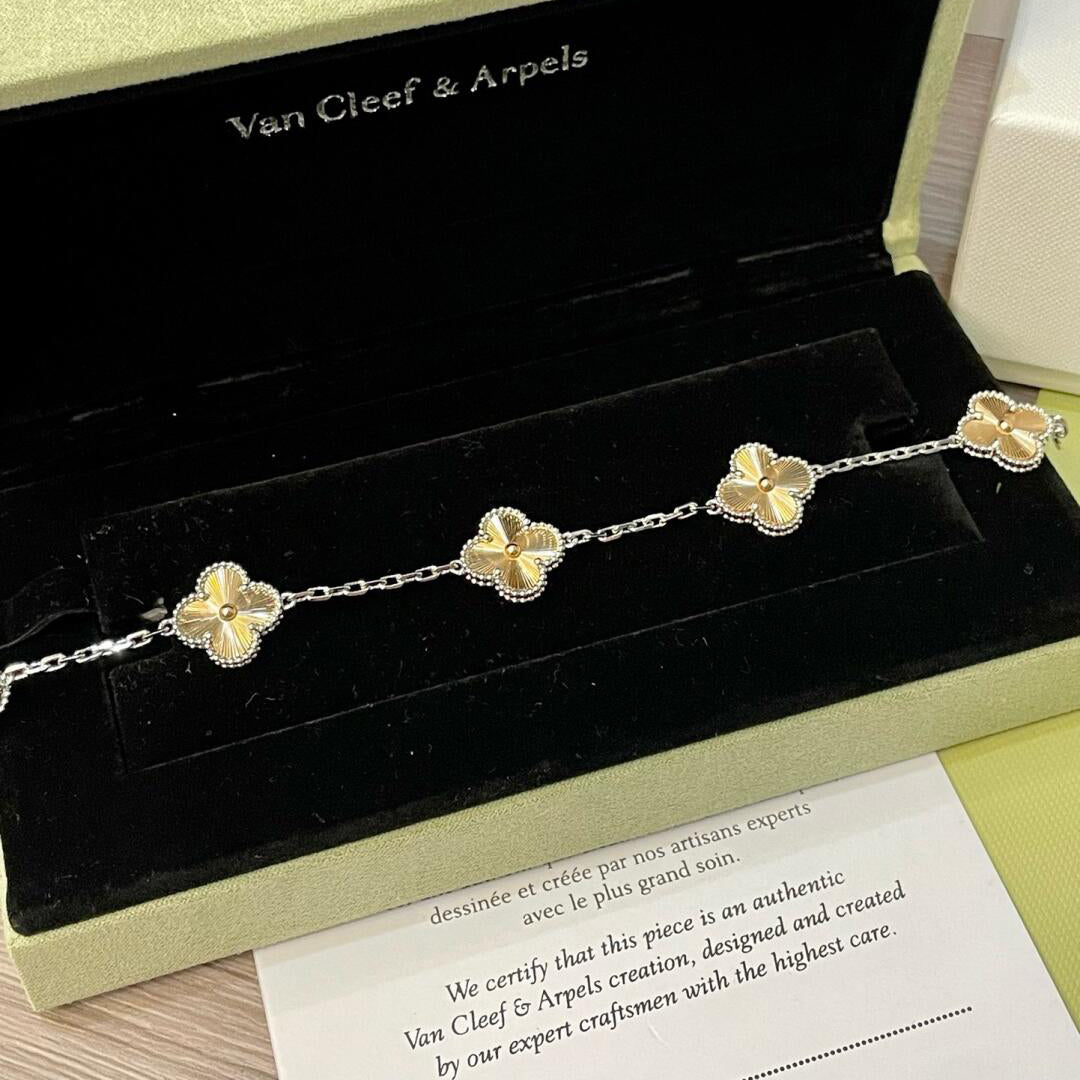 [Elitejewels]CLOVER  5 MOTIFS  CHRISTMAS LIMITED EDITION BRACELET
