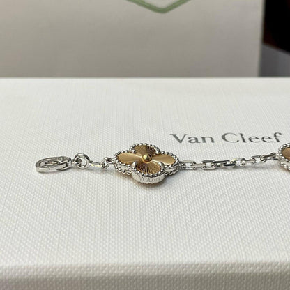 [Elitejewels]CLOVER  5 MOTIFS  CHRISTMAS LIMITED EDITION BRACELET