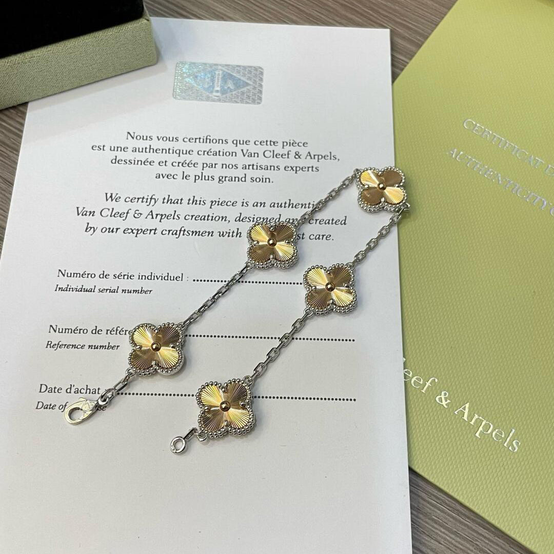 [Elitejewels]CLOVER  5 MOTIFS  CHRISTMAS LIMITED EDITION BRACELET