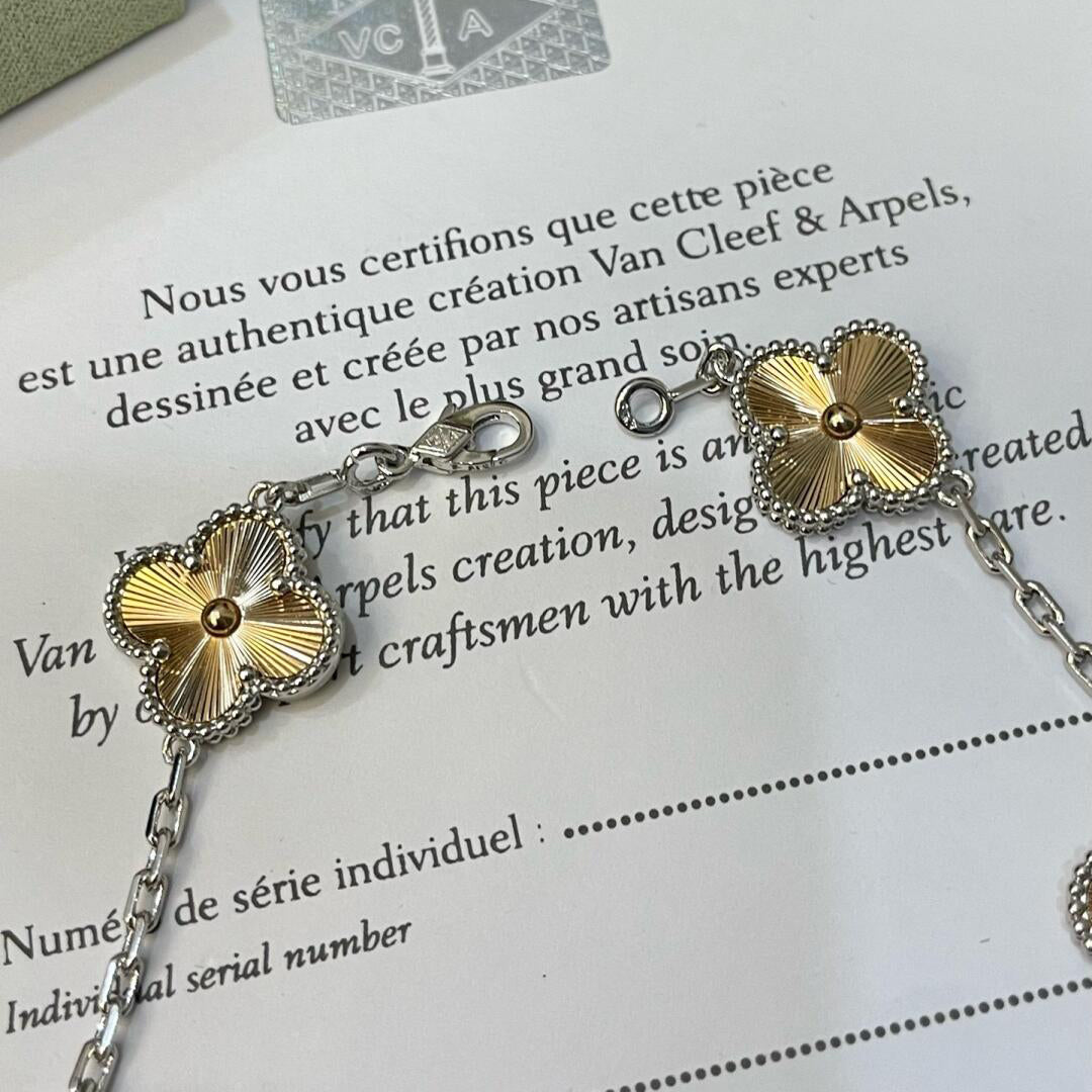 [Elitejewels]CLOVER  5 MOTIFS  CHRISTMAS LIMITED EDITION BRACELET